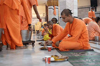Feed the Sadhus – Serve the Saints