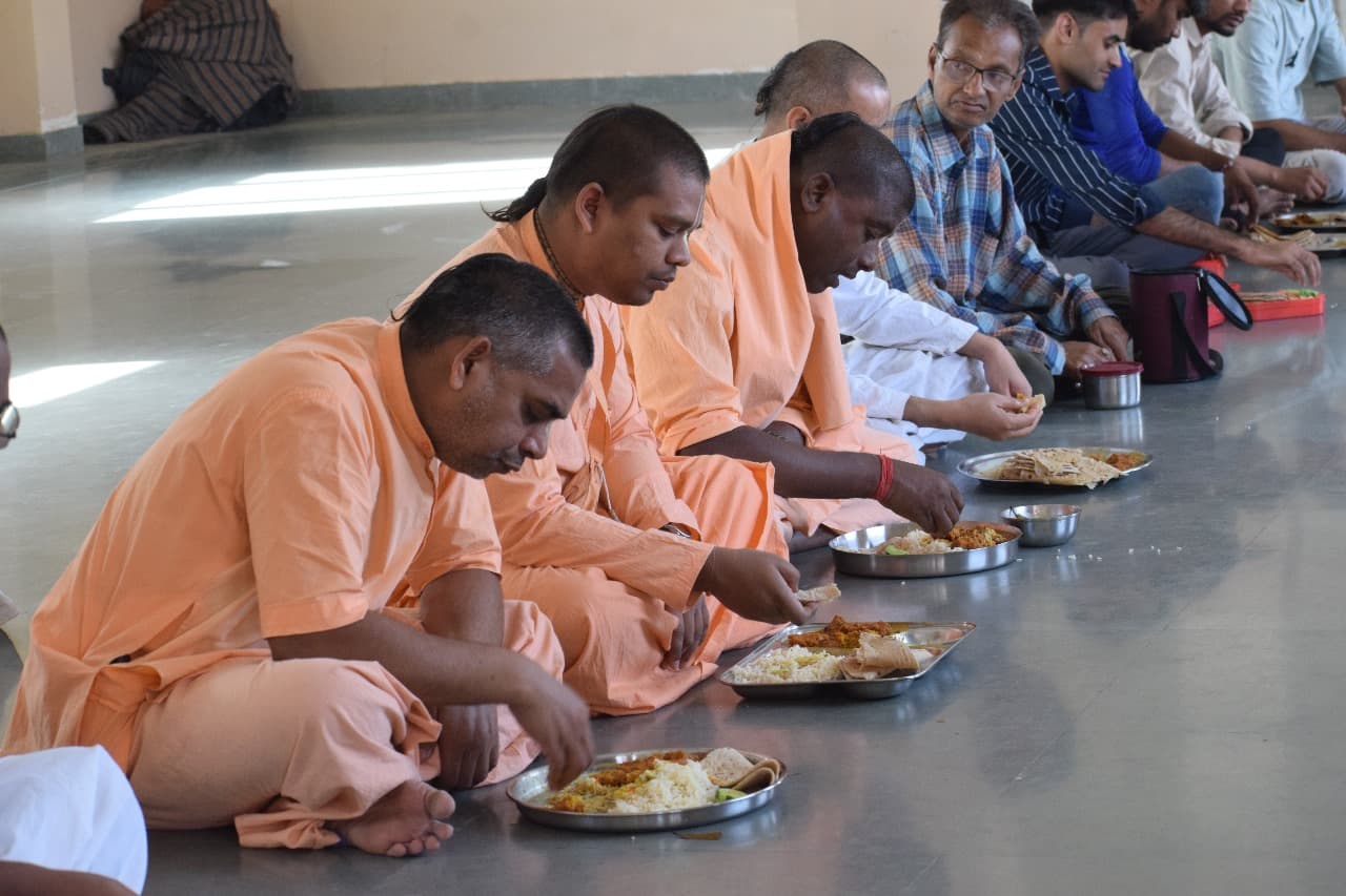 Feed the Sadhus – Serve the Saints photo 2